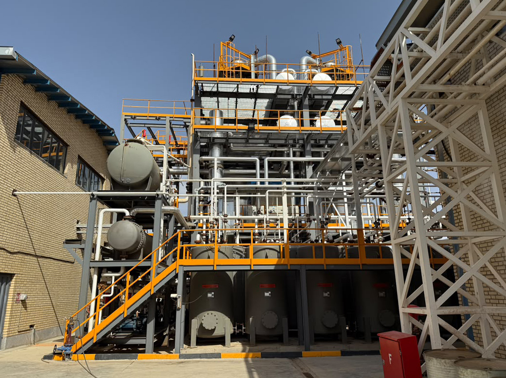 Vacuum distillation and lube oil polishing